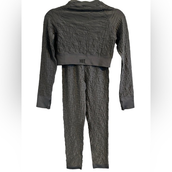 HIIT 2-Piece Small Charcoal Sexy Textured Body Hugging Set Butt Seam Thumb Holes - Picture 7 of 13